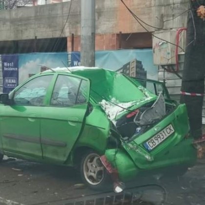 Инцидент стана ранния следобед днес в София Бетонен къс е