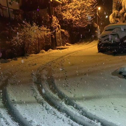 Снегът пак ни дръпна шалтера Десетки населени места в страната