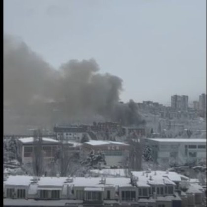 Пожар гори в сграда на бул Климент Охридски в посока