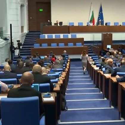 Комисията по конституционни въпроси започна разглеждането и гласуването на промените