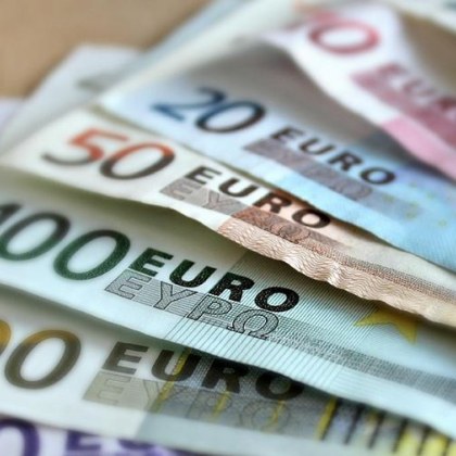 Гръцкото правителство въвежда пълна забрана за използването на пари в