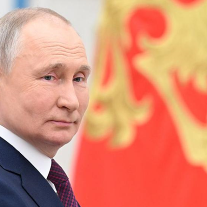 Руският президент Владимир Путин днес подаде документите си в Централната