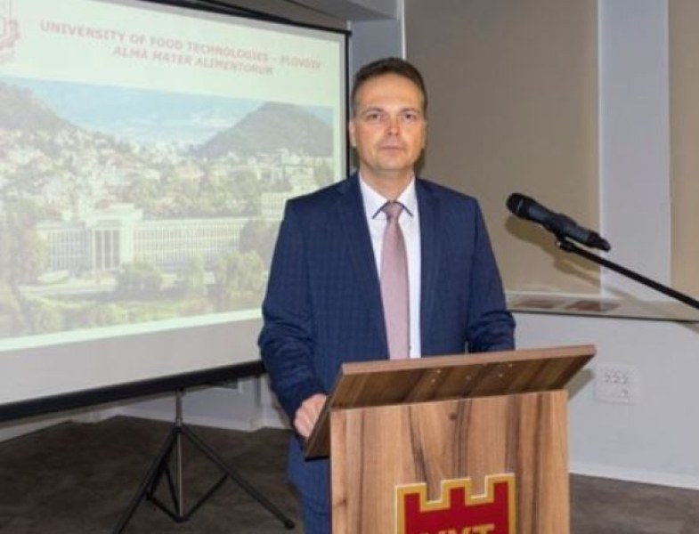 Проф. д.н. Иванов е новият ректор на УХТ