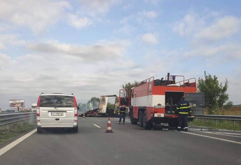 Камион се запали в движение на автомагистрала Тракия. Инцидентът е