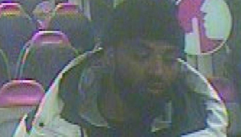 Мъж изнасили тийнейджърка във влак в Лондон