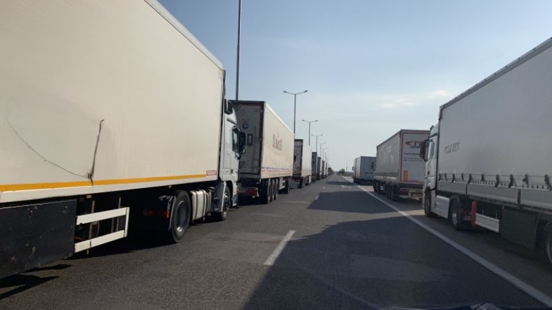 Полските шофьори на камиони подновяват блокадата на украинската граница