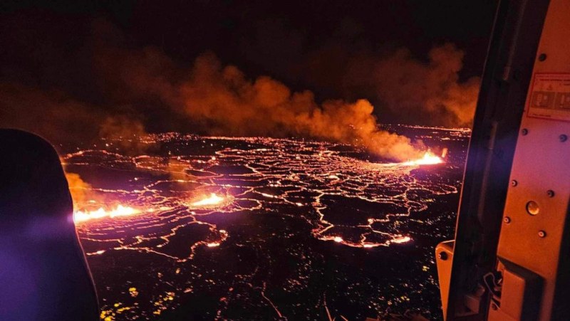 След хиляди земетресения – вулкан изригна близо до СПА център в Исландия