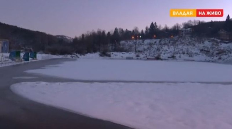 Улици и къщи са наводнени в София, стадион е под вода ВИДЕО