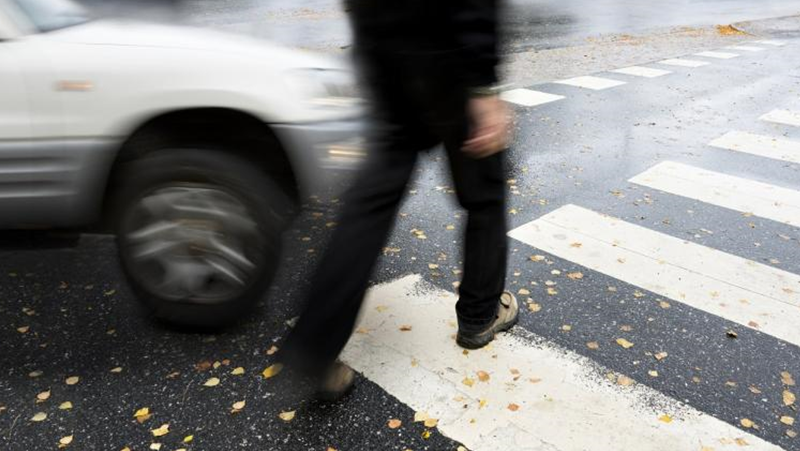 Кола блъсна тийнейджърка на пешеходна пътека в Асеновград