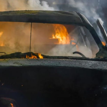 Лек автомобил е избухнал в пламъци на 93 км на автомагистрала