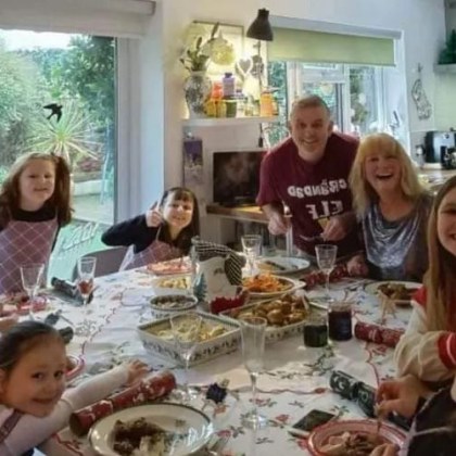 Британската домакиня която таксува семейството си за коледната вечеря миналата