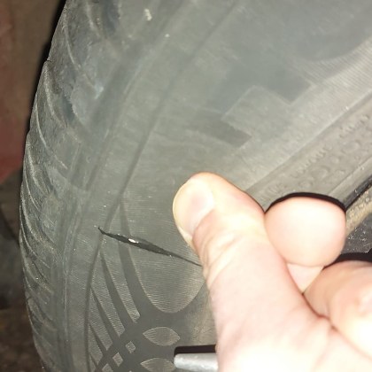 Пореден шофьор завари колата си със срязана гума в София