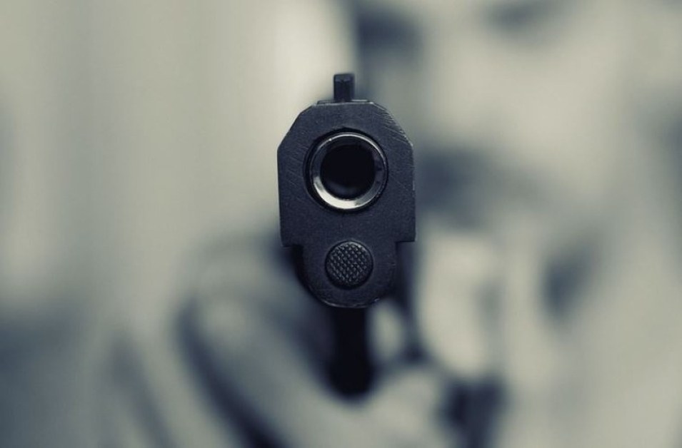 Спипаха мъж с незаконен пистолет в Пловдивско.Служители от РУ-Раковски иззеха