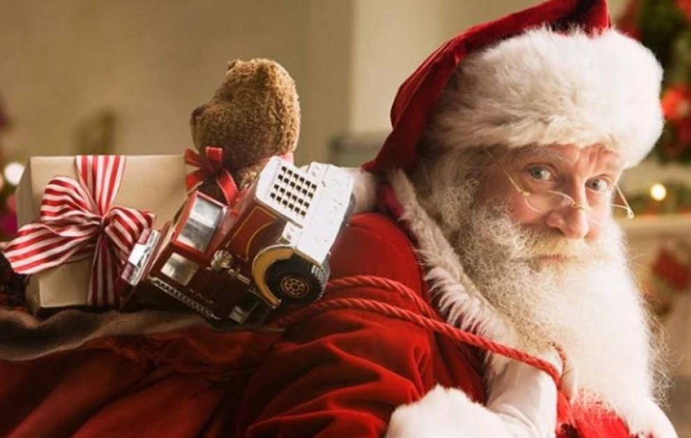 Професионалист в катеренето, облечен като Дядо Коледа, падна от 24-тия