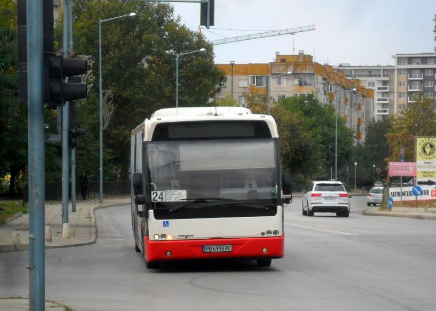 На младеж му прилоша в автобус в Пловдив, добри хора реагираха