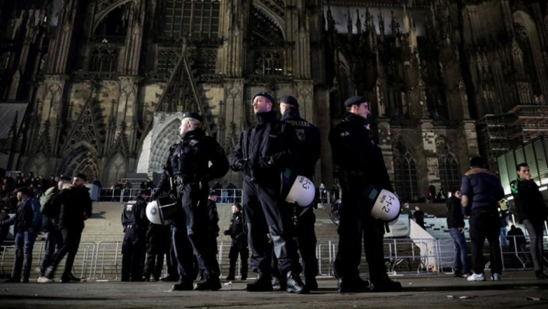 Германската полиция претърси Кьолнската катедрала заради заплаха за сигурността