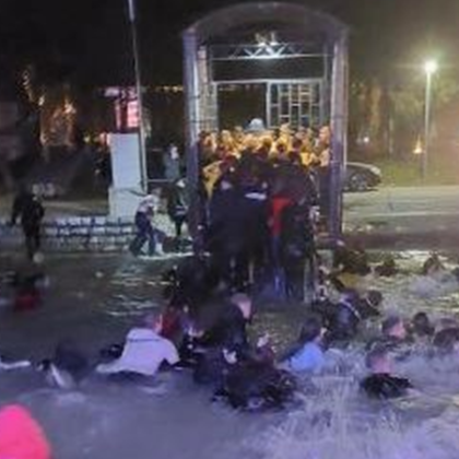Плаващ нощен клуб потъна в р. Сава в Белград ВИДЕО+СНИМКИ