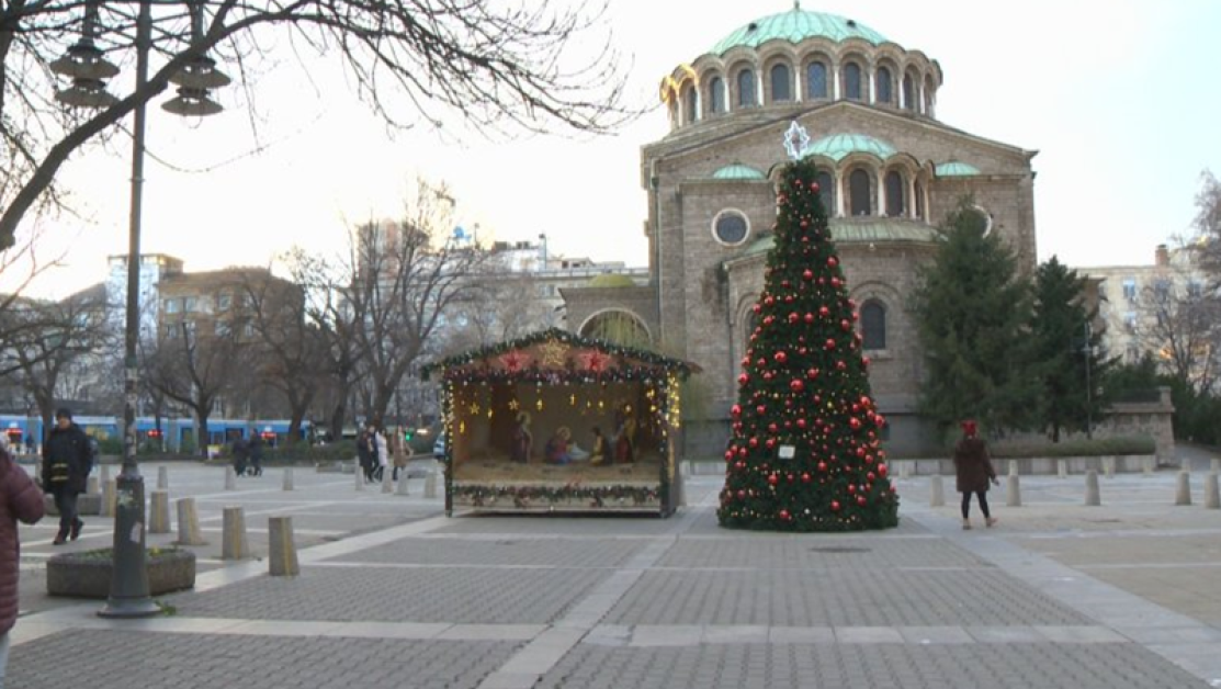 Откраднаха част от коледната украса в София