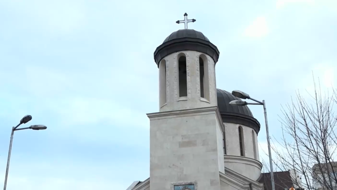 В очакване на Рождество: Храмовете в страната се изпълниха с вярващи