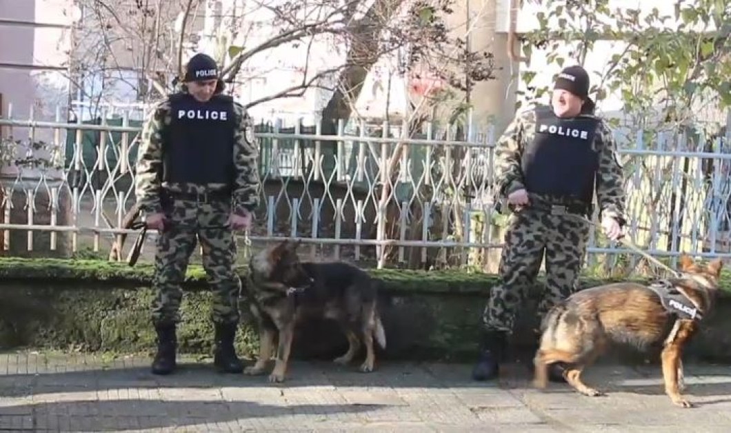Въоръжени полицаи с кучета се появиха и в Благоевград ВИДЕО