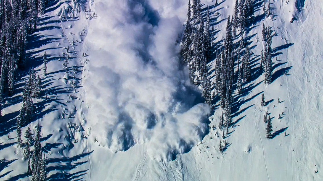 Опасно в планините: Повишен риск от падане на лавини