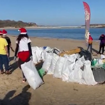 Традиционната доброволческа акция Чистата Коледа се проведе на живописния плаж