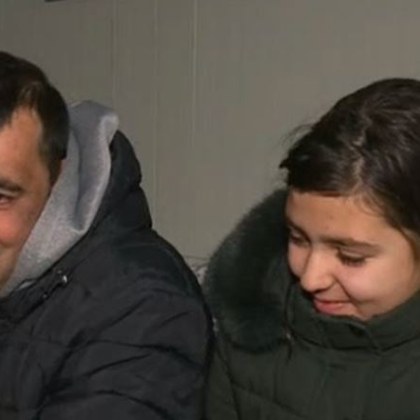 Самотен баща живее от 2 години във фургон с детето си