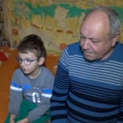 7 годишният Марти и неговият дядо посрещнаха Коледа в пълна с