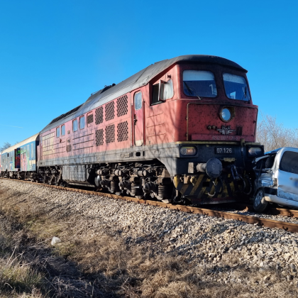 Катастрофа между кола и влак в област Добрич Лекият автомобил