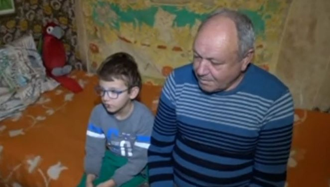 7-годишният Марти и неговият дядо посрещнаха Коледа в пълна с