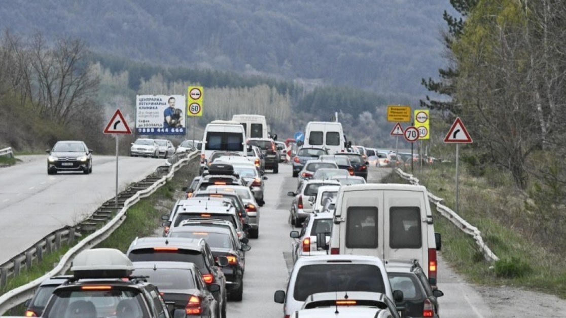 Интензивен трафик след почивните дни, от МВР затегнаха контрола