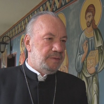 Почина отец Саръев