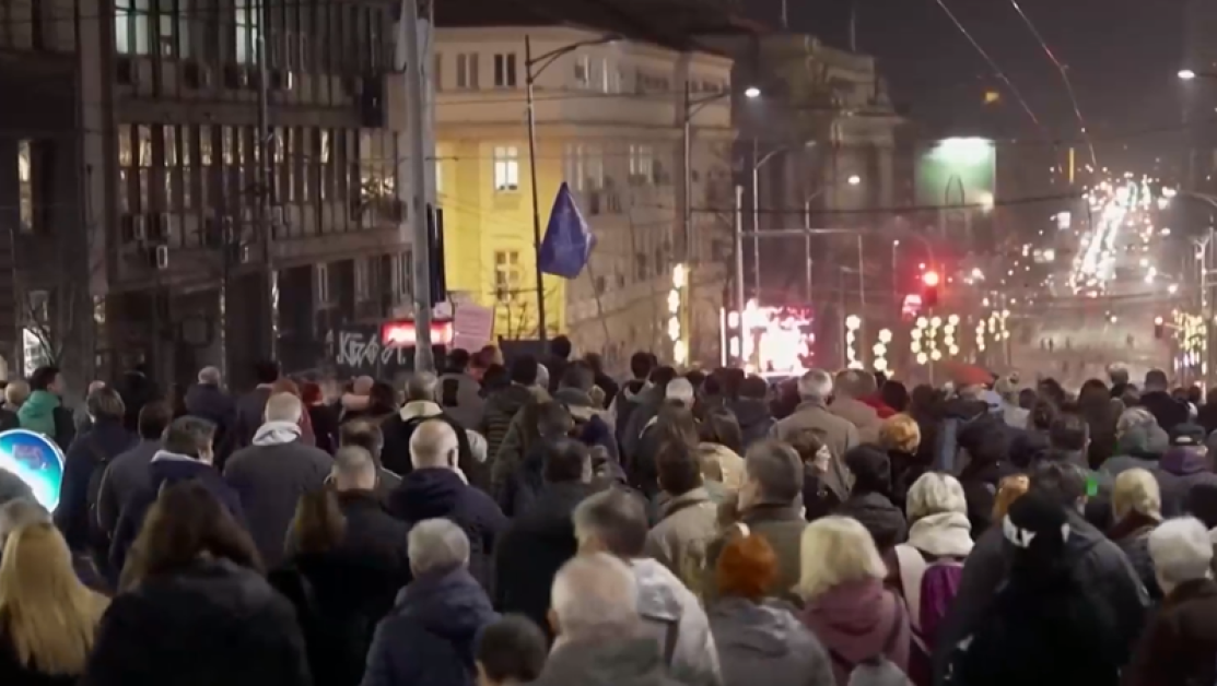 И тази вечер центърът на Белград беше блокиран от протест.