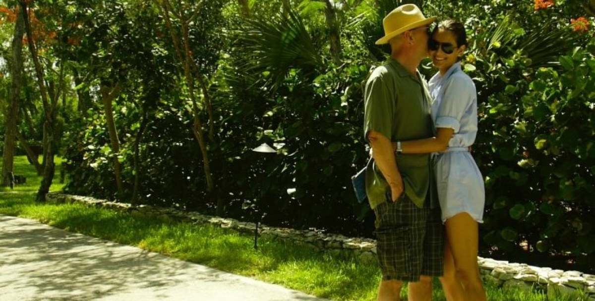 45-годишната съпруга на Брус Уилис Ема Хеминг публикува снимка със съпруга