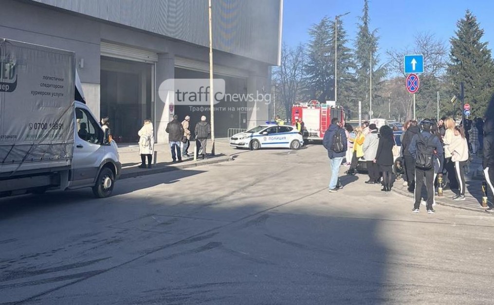 Заради пожар: Евакуираха посетителите на пловдивски мол
