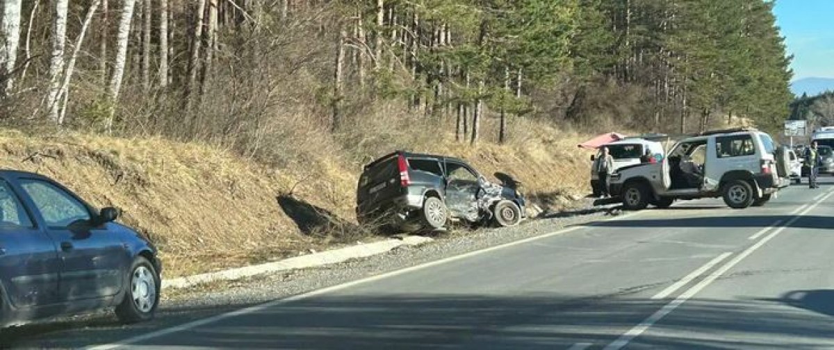 Две коли се сблъскаха, има ранен СНИМКА