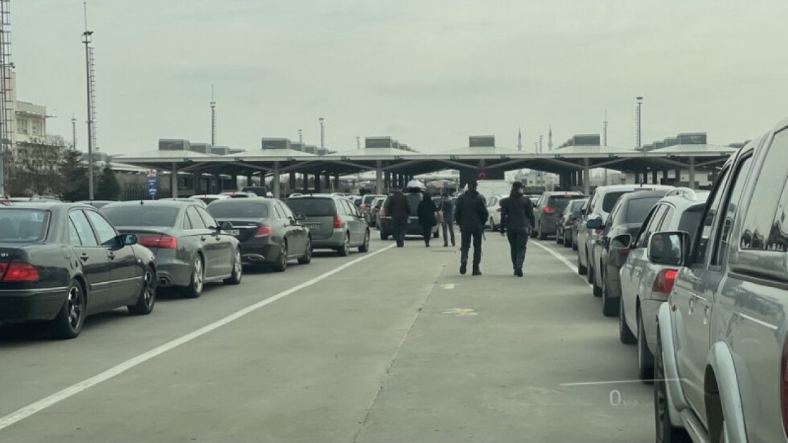 Километрична опашка от автомобили има на българо-турската граница при ГКПП