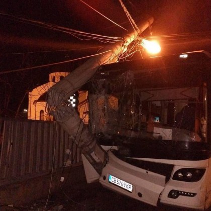 Тежък пътен инцидент е станал снощи в столицата Автобус се е