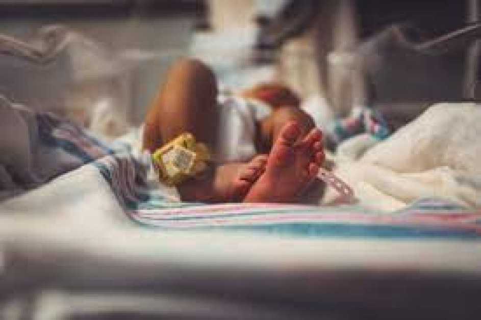 Момиче е първото бебе за 2024 година, което проплака в