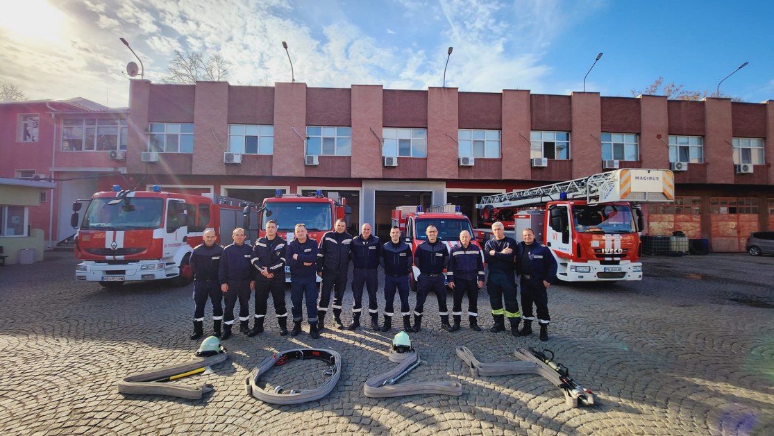 Пловдивските огнеборци от първа смяна поеха първото дежурство за новата