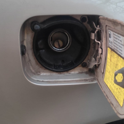 Граждани алармират за кражби на гориво от автомобили в столичния