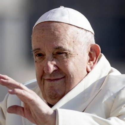 Свещеник от Тоскана сравни Франциск с папа Бенедикт в новогодишно