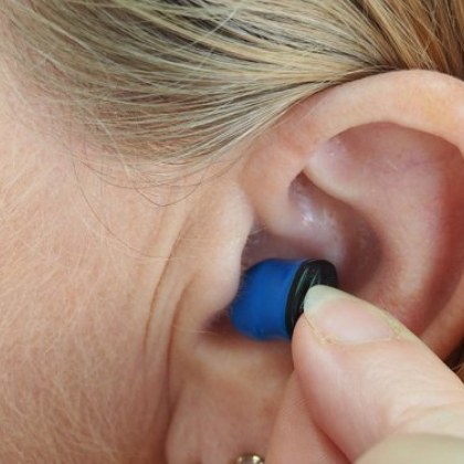 Загубата на слуха може да изглежда като нормална част от