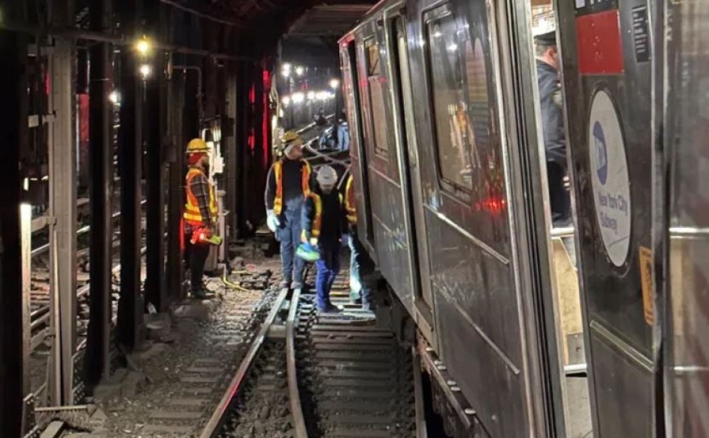 Влакова катастрофа в Ню Йорк, има много ранени