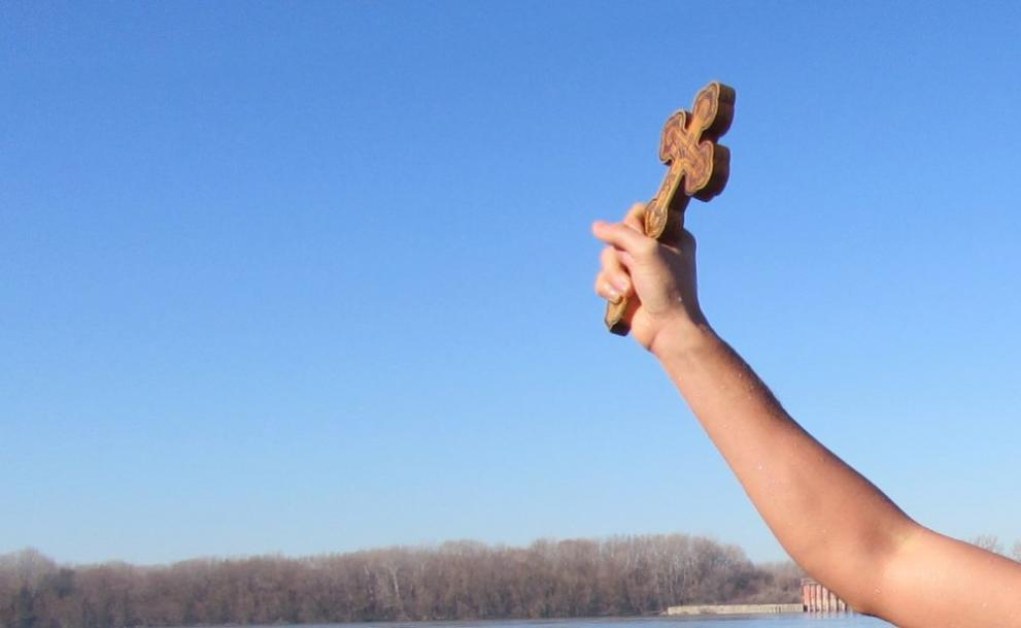 В Попово 11-годишен извади пръв Богоявленския кръст сред единадесет скочили