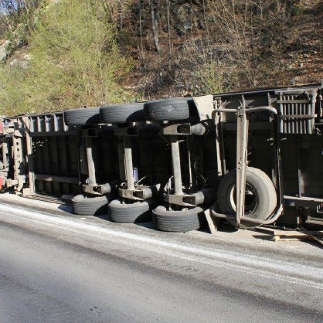 Камион катастрофира в Котленския проход