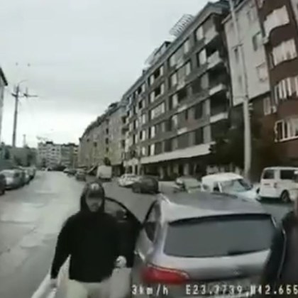 Абсурдна случка от трафика в София Младежи с джип си навлякоха