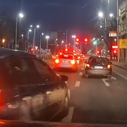 Опасна маневра демонстрира шофьор в Пловдив Случката е станала снощи