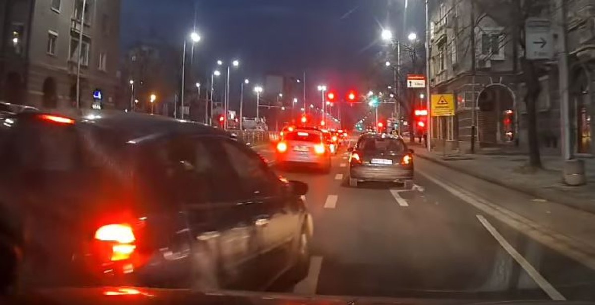 Опасна маневра демонстрира шофьор в Пловдив. Случката е станала снощи