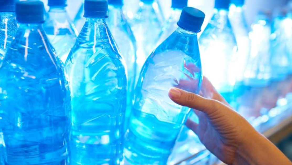 В бутилираната вода са открити огромен брой опасни частици, причиняващи рак